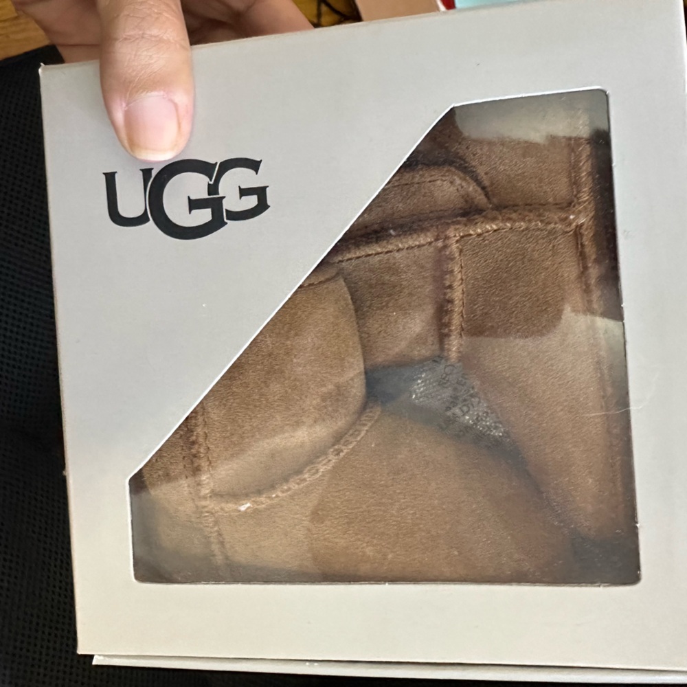 Ugg - Picture 4 of 4